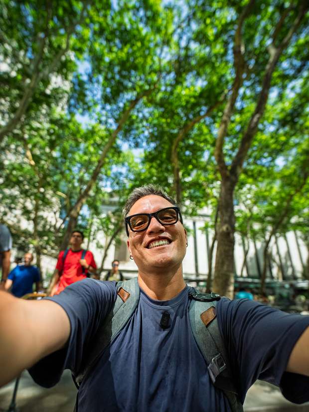 Henry caminando Nueva York