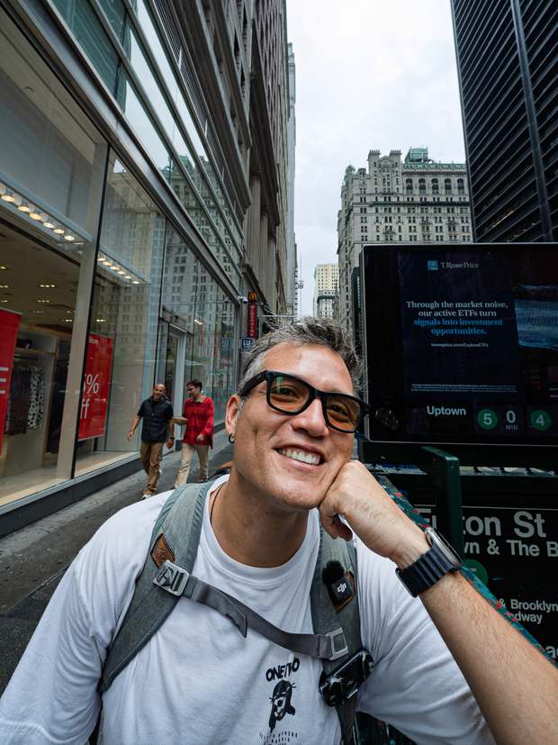 Henry caminando Nueva York
